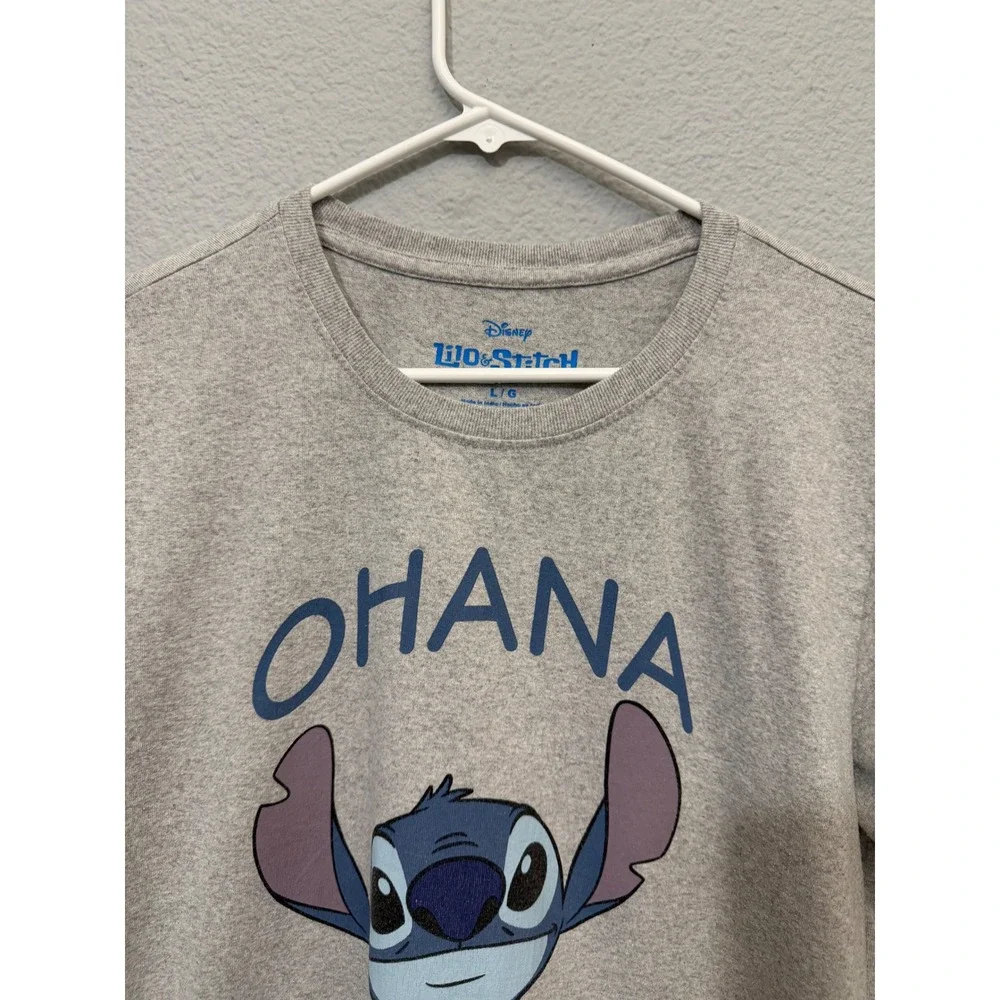 Disney Lilo & Stitch Junior Tee L Ohana Means Family Gray Graphic Disney Hawaii
